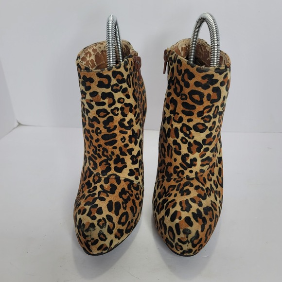 FUSION Womens Leopard Print Dressy Stiletto Button Accent Booties 7 Mobwife Y2K - Picture 3 of 11